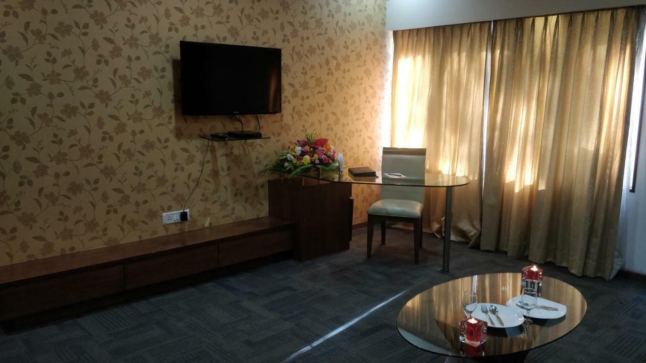 Hotel Ambient Turret Bangalore Extérieur photo